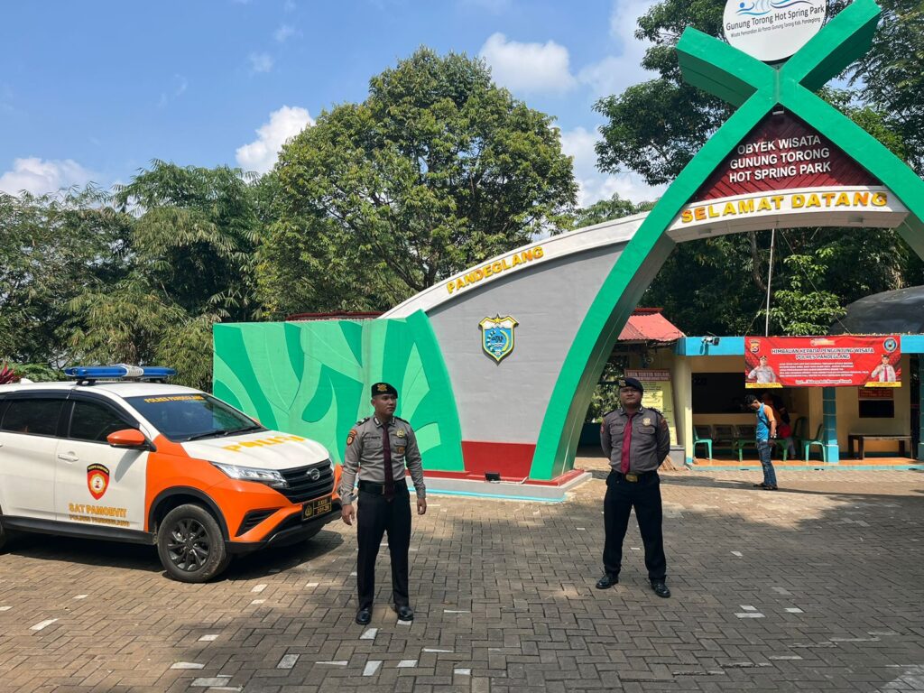 Sat Pamobvit Polres Pandeglang Gelar Patroli di Obyek Wisata Gunung Torong untuk Ciptakan Rasa Aman dan Nyaman Pengunjung 8 WhatsApp Image 2024 08 03 at 15.51.30