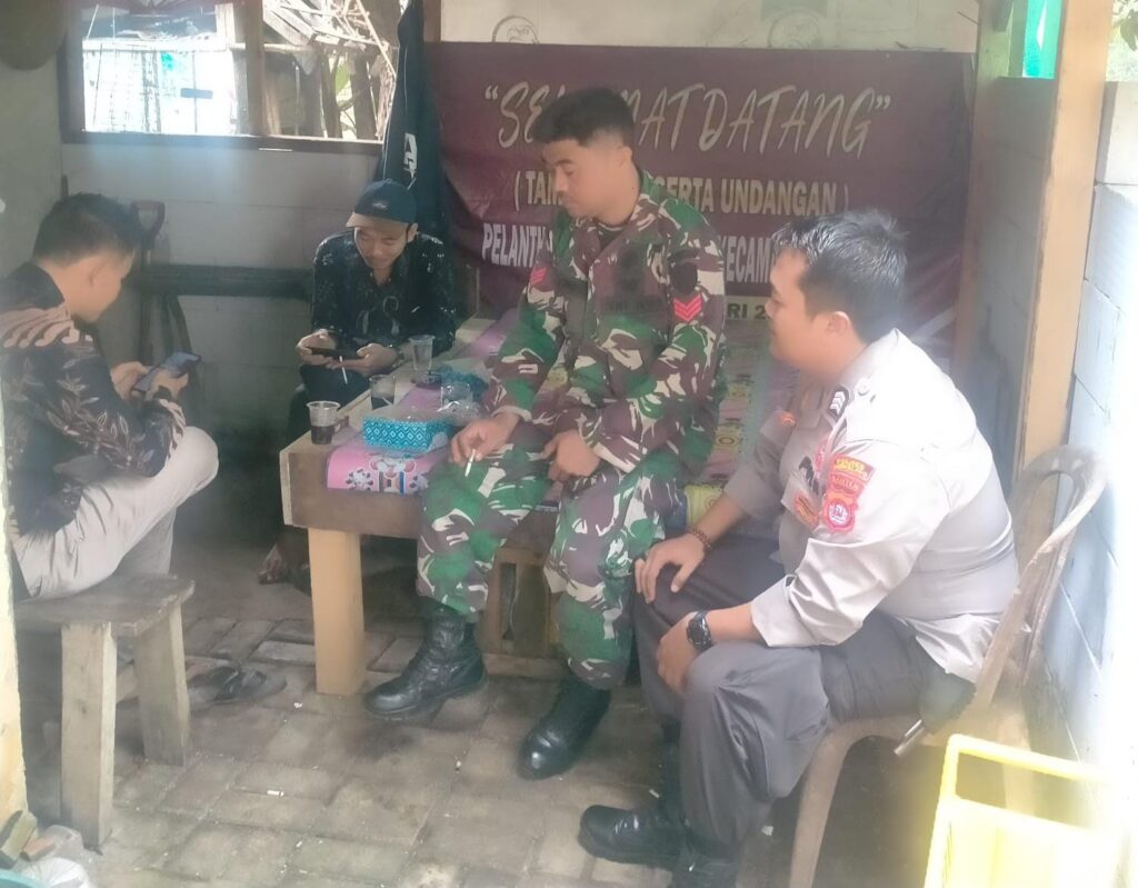 Bhabinkamtibmas Polsek Bojong Gelar Sambang Dialogis Bersama Babinsa untuk Menjaga Situasi Kamtibmas di Desa Binaan 9 WhatsApp Image 2024 08 03 at 16.16.14