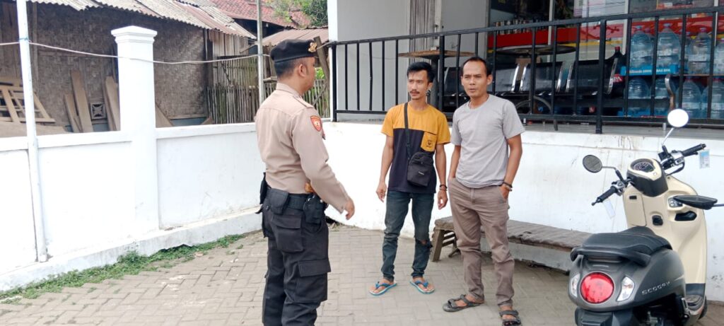 Patroli Dialogis Upaya Nyata Polsek Picung dalam Menjaga Kamtibmas 7 WhatsApp Image 2024 08 04 at 00.11.32