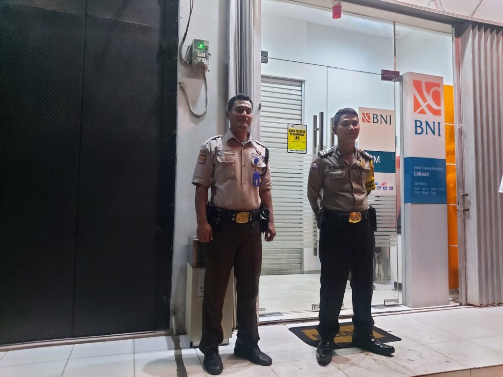 Ciptakan Kondusifitas Wilayah Polsek Labuan Gelar Patroli Malam 2 WhatsApp Image 2024 08 04 at 01.31.30