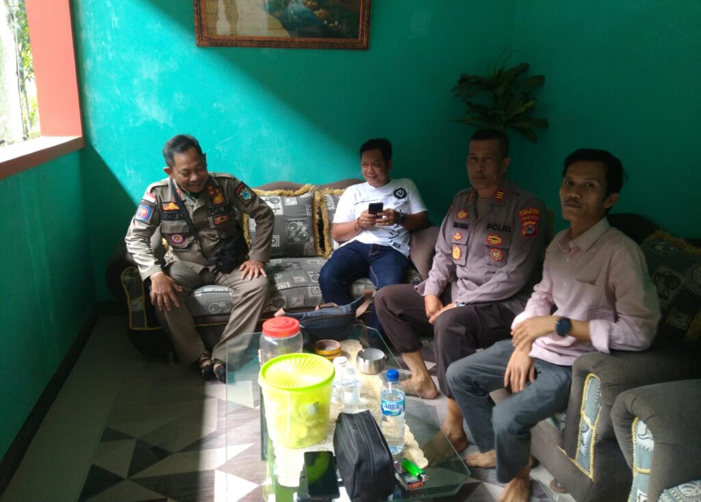 Kapolsek Angsana Sambangi Masyarakat Desa Padaherang 2 WhatsApp Image 2024 08 04 at 22.35.13