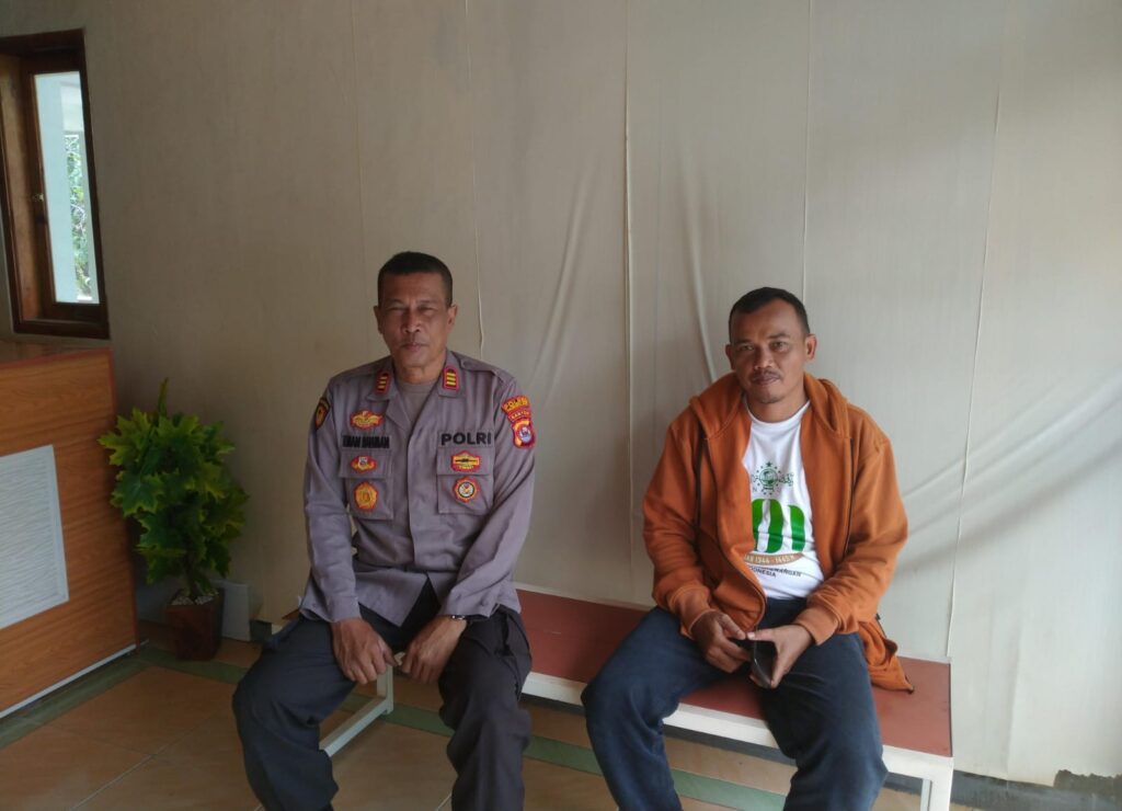 Kapolsek Angsana Sambangi Masyarakat Desa Padaherang dan Sampaikan Pesan Kamtibmas 4 WhatsApp Image 2024 08 04 at 22.35.33