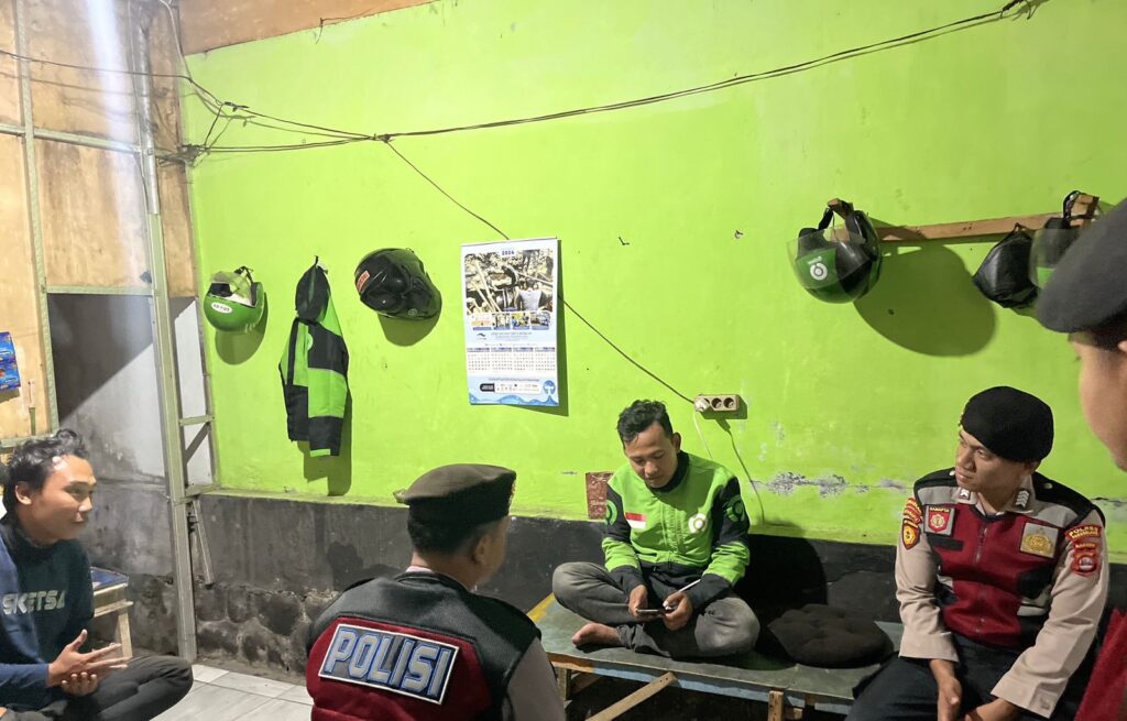 Sat Samapta Polres Pandeglang Gelar Patroli Dialogis dan Berikan Himbauan kepada Ojek Online di Gedung Juang 45 8 WhatsApp Image 2024 08 05 at 05.57.03