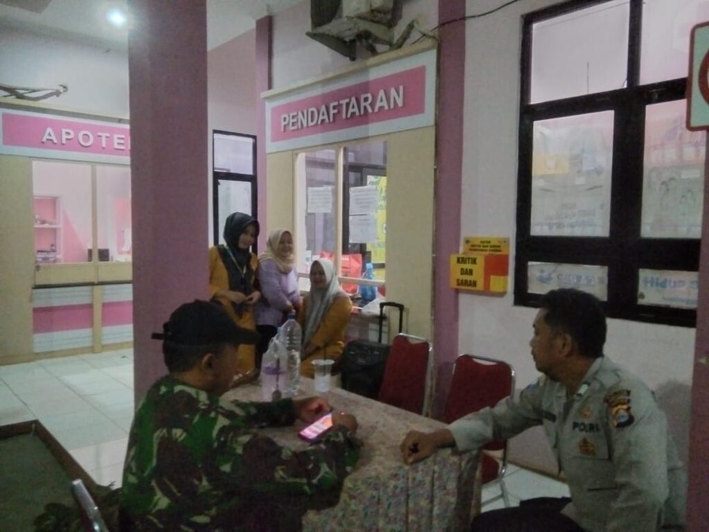 Polsek Cikedal Sambangi UPT Puskesmas Cikedal Tingkatkan Silaturahmi Kekeluargaan 8 WhatsApp Image 2024 08 06 at 00.04.31