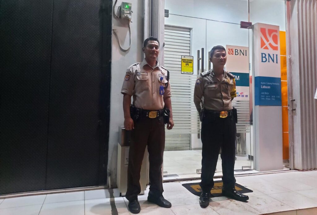Polsek Labuan: Patroli dan Pengamanan Ditingkatkan untuk Mencegah Tindak Kriminalitas 10 WhatsApp Image 2024 08 06 at 00.32.58