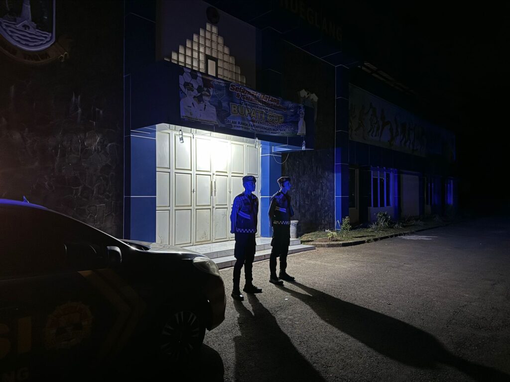 Sat Samapta Polres Pandeglang Laksanakan Kegiatan Preventif di Stadion Badak 5 WhatsApp Image 2024 08 06 at 06.05.36