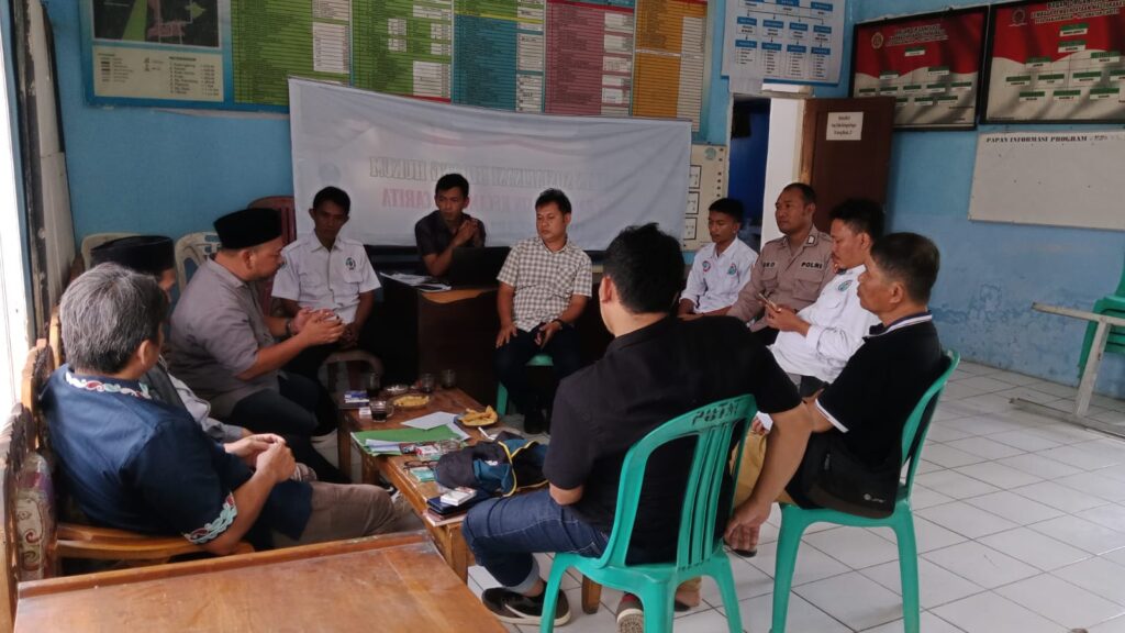Polsek Carita Hadiri Kegiatan Musyawarah di Desa Banjarmasin 9 WhatsApp Image 2024 08 07 at 05.27.16
