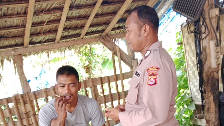 Polsek Carita Melaksanakan Patroli Siang untuk Antisipasi Kejahatan 10 WhatsApp Image 2024 08 07 at 05.28.59