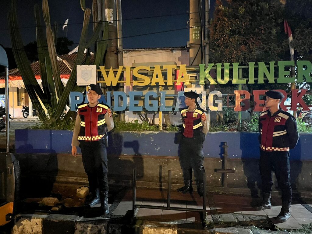 Sat Samapta Polres Pandeglang Gelar Patroli Dialogis di Gedung Juang untuk Ciptakan Keamanan dan Kondusifitas 1 WhatsApp Image 2024 08 07 at 05.29.10 1