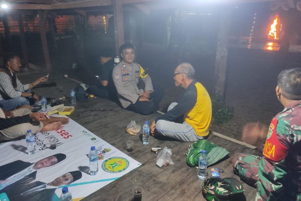 Bhabinkamtibmas Polsek Angsana Sambangi Masyarakat Desa Padaherang dan Sampaikan Pesan Kamtibmas 2 WhatsApp Image 2024 08 07 at 06.39.21