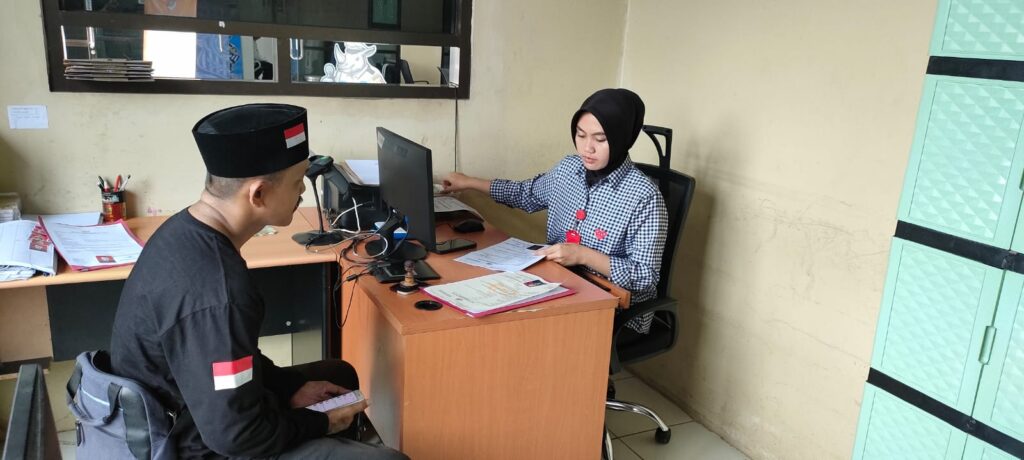 Pelayanan SKCK di Polres Pandeglang Dapat Apresiasi dari Warga 1 WhatsApp Image 2024 08 07 at 13.57.25