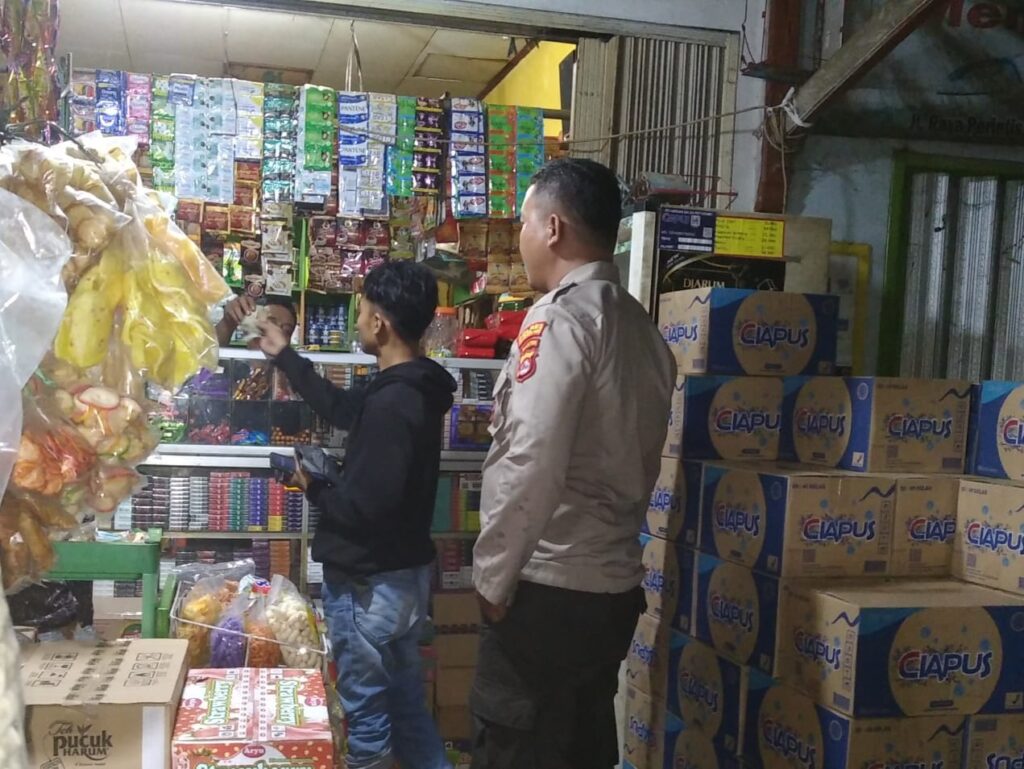 Patroli Dialogis, Sejumlah Minimarket dan Pertokoan Disambangi Polsek Menes 3 WhatsApp Image 2024 08 07 at 14.19.59
