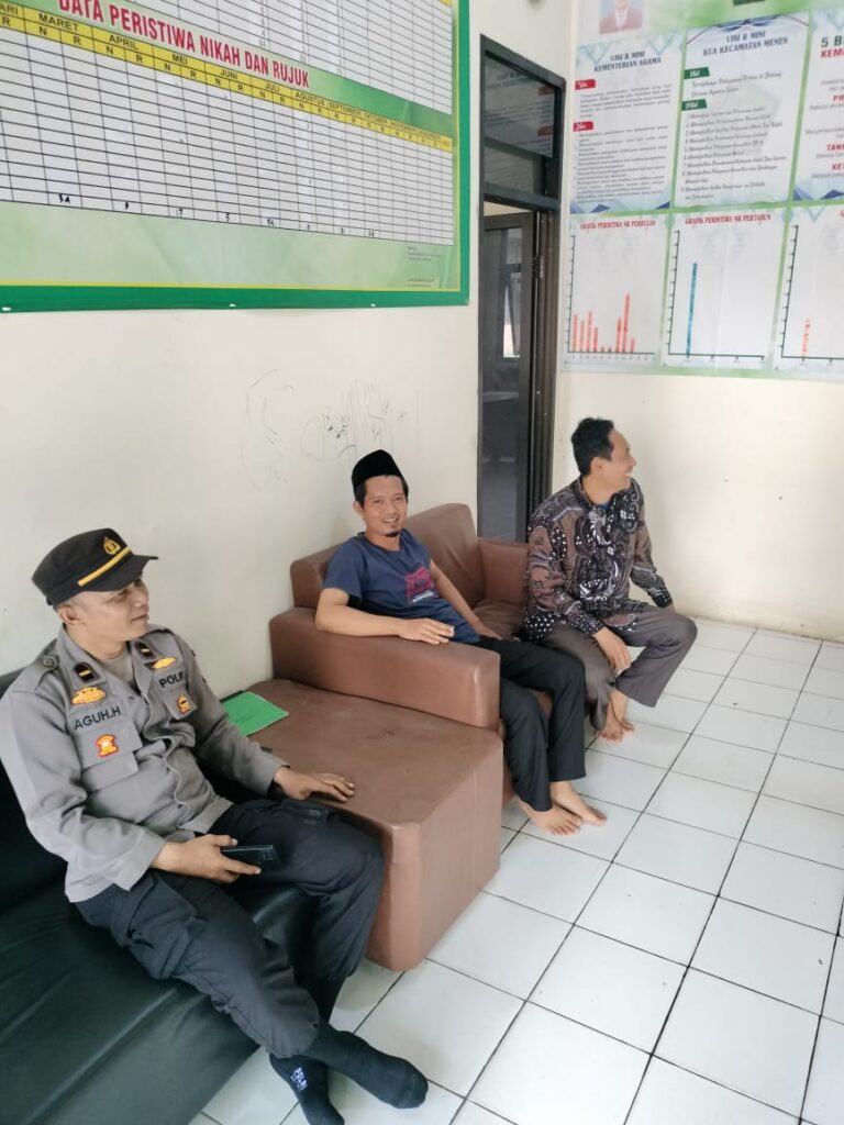 Polsek Menes Sambangi Tokoh Masyarakat di Kantor KUA Kecamatan Menes 5 WhatsApp Image 2024 08 07 at 14.27.52