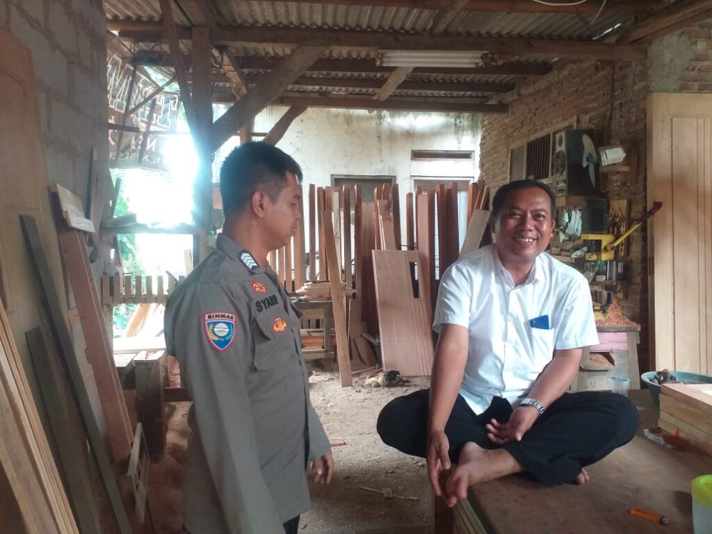 Polsek Menes Sambangi Sekdes Cigandeng, Jalin Silaturahmi dan Koordinasi Kamtibmas 6 WhatsApp Image 2024 08 07 at 16.32.09