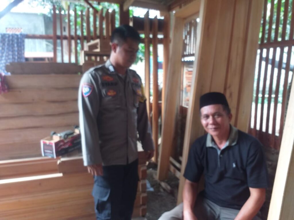 Polsek Menes Jalin Silaturahmi dengan Tokoh Masyarakat Cigandeng 7 WhatsApp Image 2024 08 07 at 16.36.46