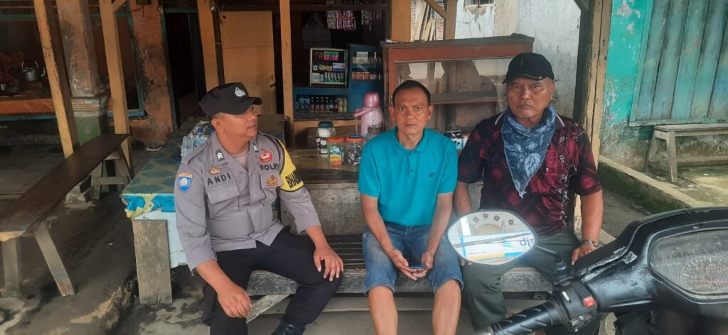 Bhabinkamtibmas Polsek Picung Sambangi Warga Binaan Desa Cililitan 10 WhatsApp Image 2024 08 07 at 19.38.49