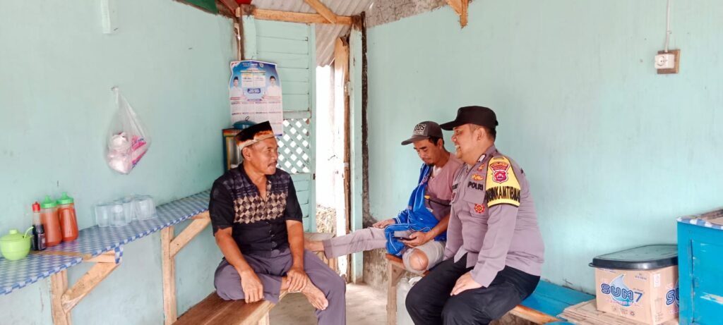 Bhabinkamtibmas Polsek Picung Tidak Henti-Henti Sambang Desa Binaan Untuk Menjaga Kamtibmas 5 WhatsApp Image 2024 08 07 at 19.40.35