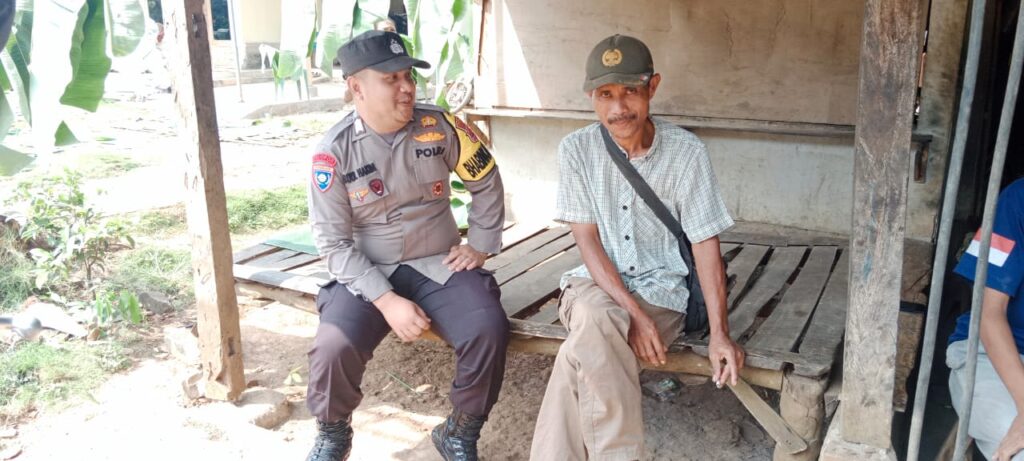 Bhabinkamtibmas Polsek Picung Desa Kadubera Melakukan Sambang Warga 6 WhatsApp Image 2024 08 07 at 19.41.05