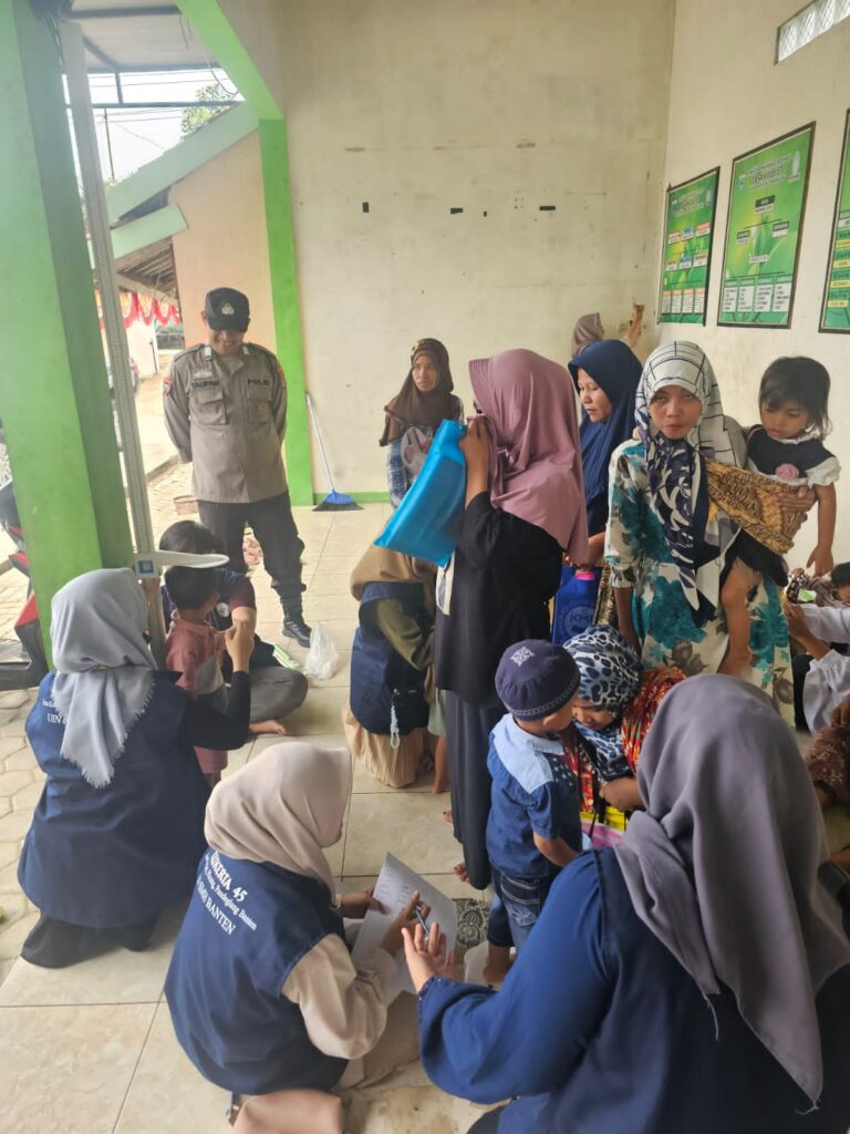 Ps. Kanit Binmas Polsek Picung Dukung Penuh Imunisasi Balita, Ciptakan Suasana Aman dan Nyaman 4 WhatsApp Image 2024 08 08 at 21.59.33