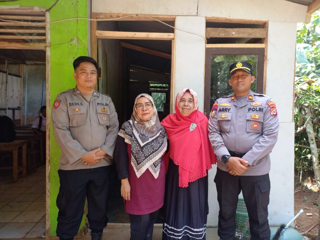 Kapolsek Picung dan Bhabinkamtibmas Sambangi SDN Pasirsedang 2, Bahas Rencana Relokasi 7 WhatsApp Image 2024 08 08 at 22.08.13