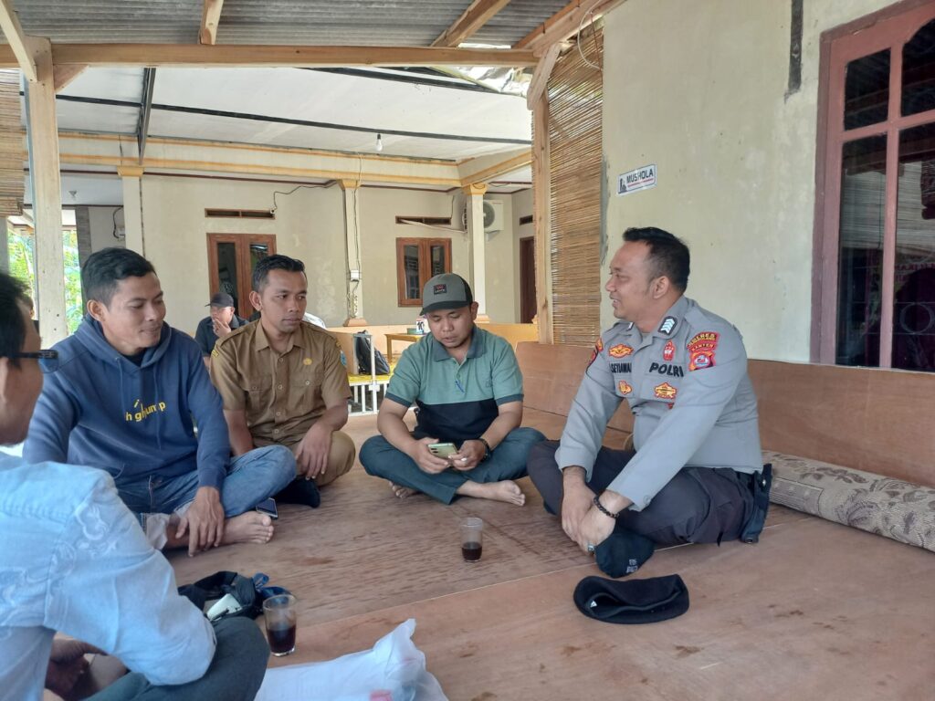 Polsek Picung Tingkatkan Keamanan, Sambangi PPK Picung 1 WhatsApp Image 2024 08 08 at 22.08.41
