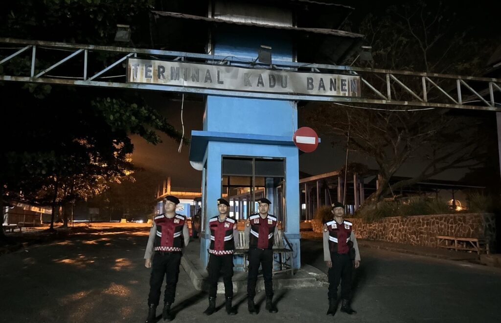 Sat Samapta Polres Pandeglang Gelar Patroli Malam di Terminal Kadubanen 7 WhatsApp Image 2024 08 09 at 05.13.23
