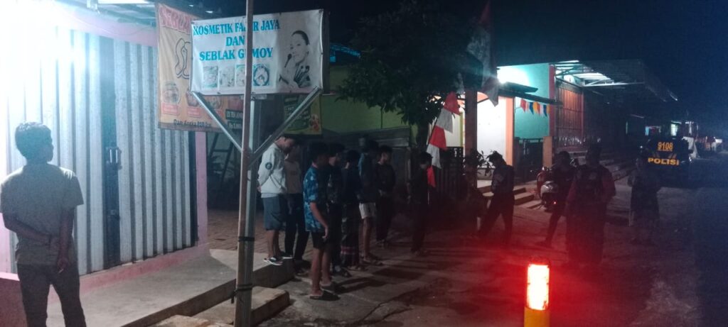 Polsek Saketi Lakukan Patroli Dialogis Jalin Silaturahmi Dengan Masyarakat Cibarani 3 WhatsApp Image 2024 08 09 at 23.19.40