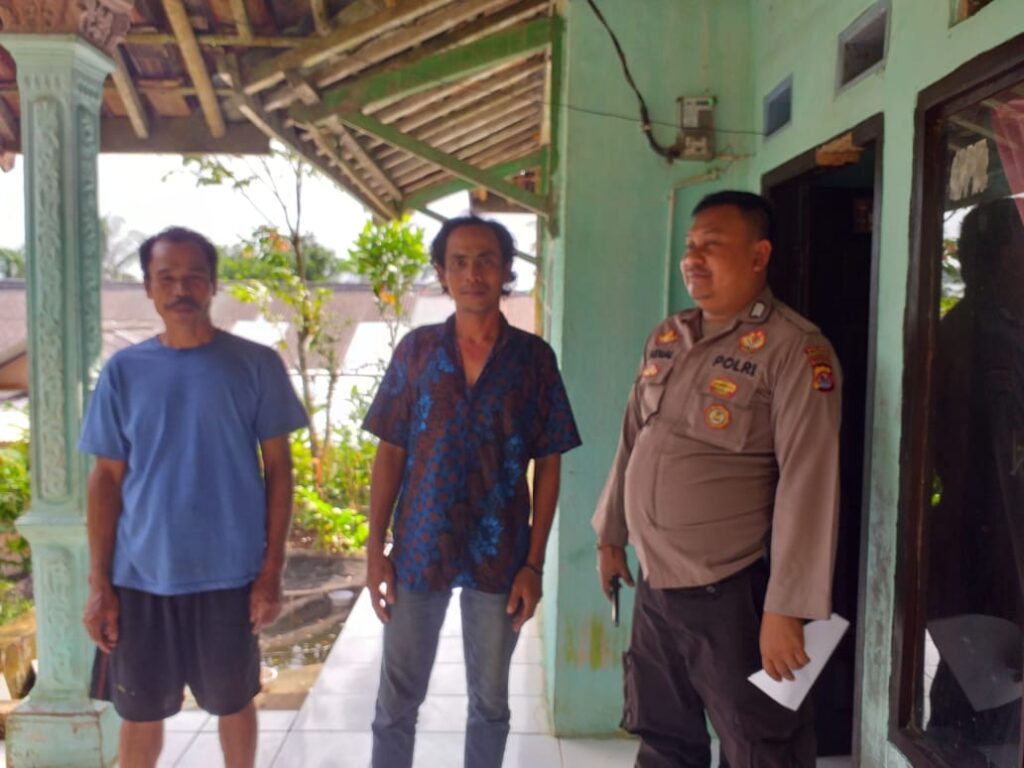 Polsek Saketi Gelar Patroli Dialogis Jaga Kamtibmas Di Desa Cisereh 4 WhatsApp Image 2024 08 09 at 23.19.50
