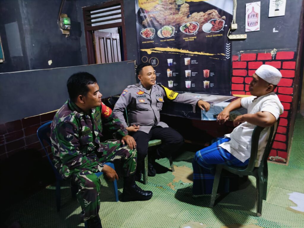 Bhabinkamtibmas Polsek Panimbang Bripka Samhudi dan Babinsa Rasudin Sambangi Warga Binaan di Desa Citeureup 5 WhatsApp Image 2024 08 09 at 23.20.08