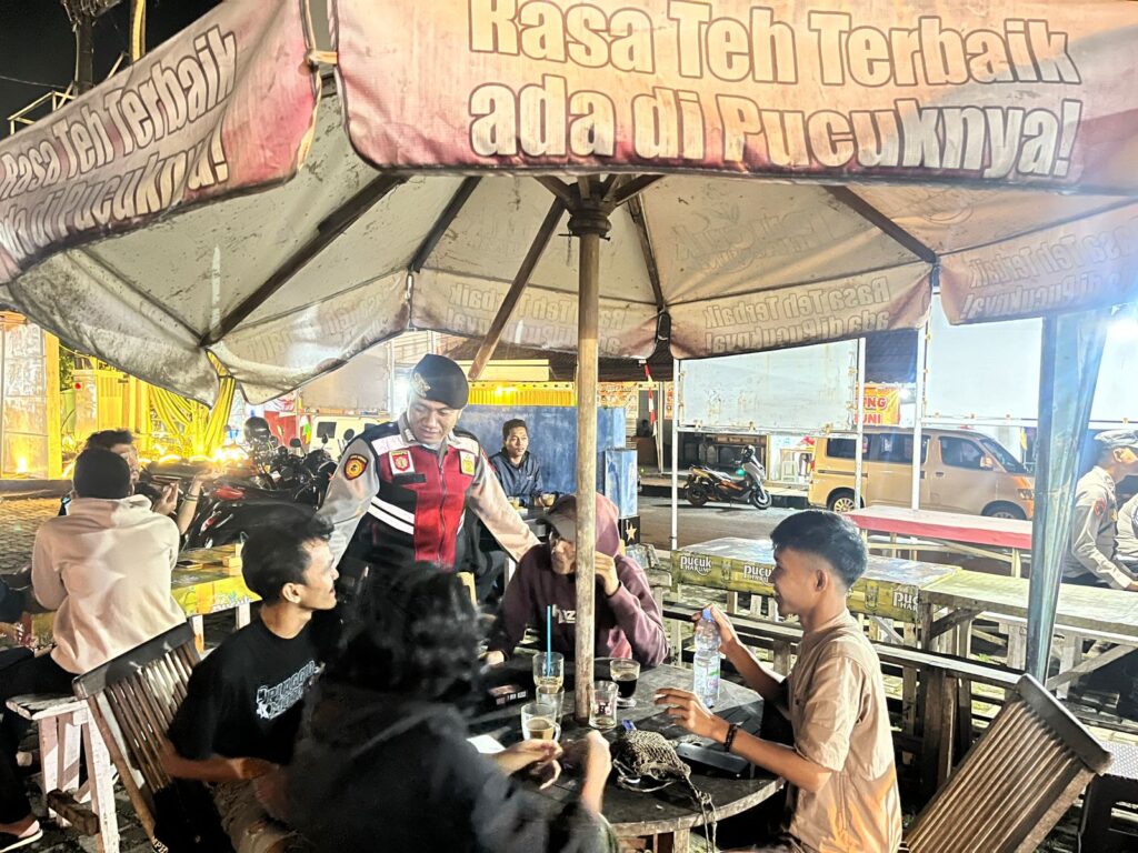 Sat Samapta Polres Pandeglang Gelar Patroli Malam di Gedung Juang 45, Antisipasi Penyakit Masyarakat 6 WhatsApp Image 2024 08 11 at 04.46.52