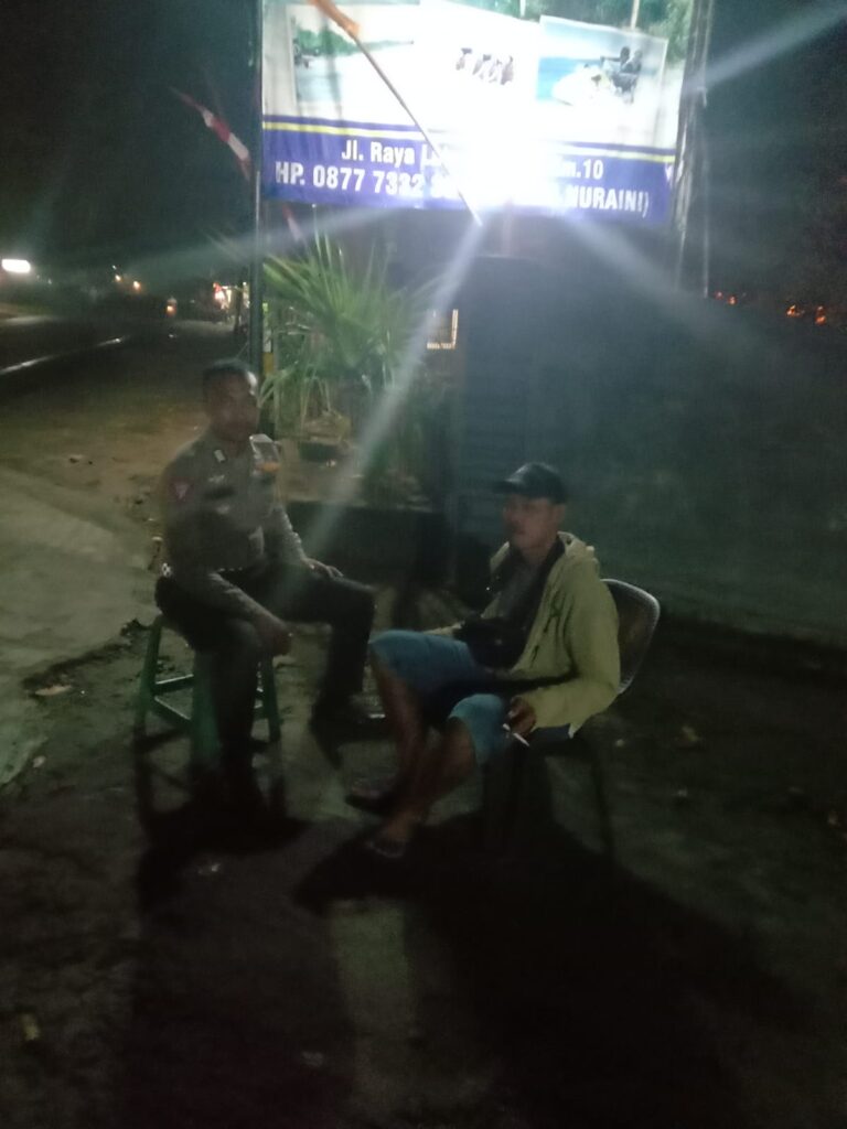 Polsek Carita Berdialog dengan Penjaga Pantai Lagundi Carita tentang Kesehatan dan Keselamatan Malam Hari 6 WhatsApp Image 2024 08 11 at 06.22.38
