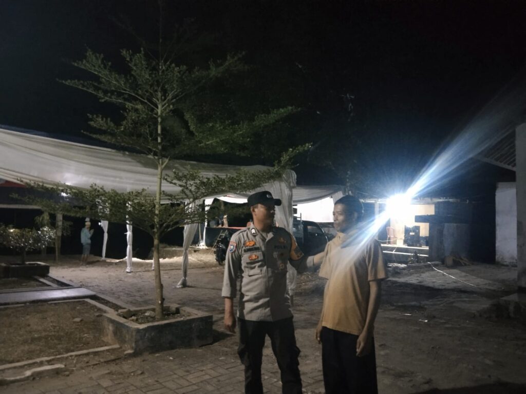 Bhabinkamtibmas Polsek Cimanggu tak bosan himbauan dan berikan pesan kamtibmas kepada binaannya 1 WhatsApp Image 2024 08 12 at 00.25.49