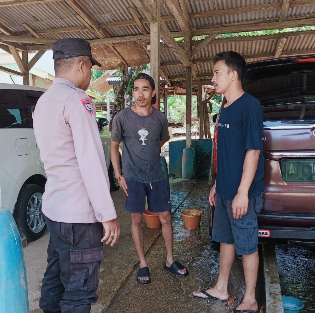 Bhabinkamtibmas Polsek Cimanggu Bripka Ajat Sudrajat Sambangi Pemilik Usaha Steam 2 WhatsApp Image 2024 08 12 at 00.26.04