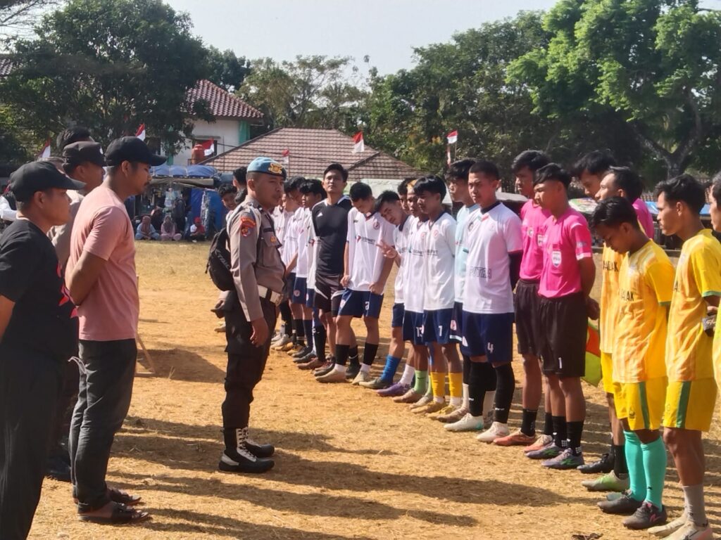 Personil Polsek Cimanggu Pam pertandingan sepak bola dalam rangka PHBN tingkat Kecamatan Cimanggu 3 WhatsApp Image 2024 08 12 at 00.26.28