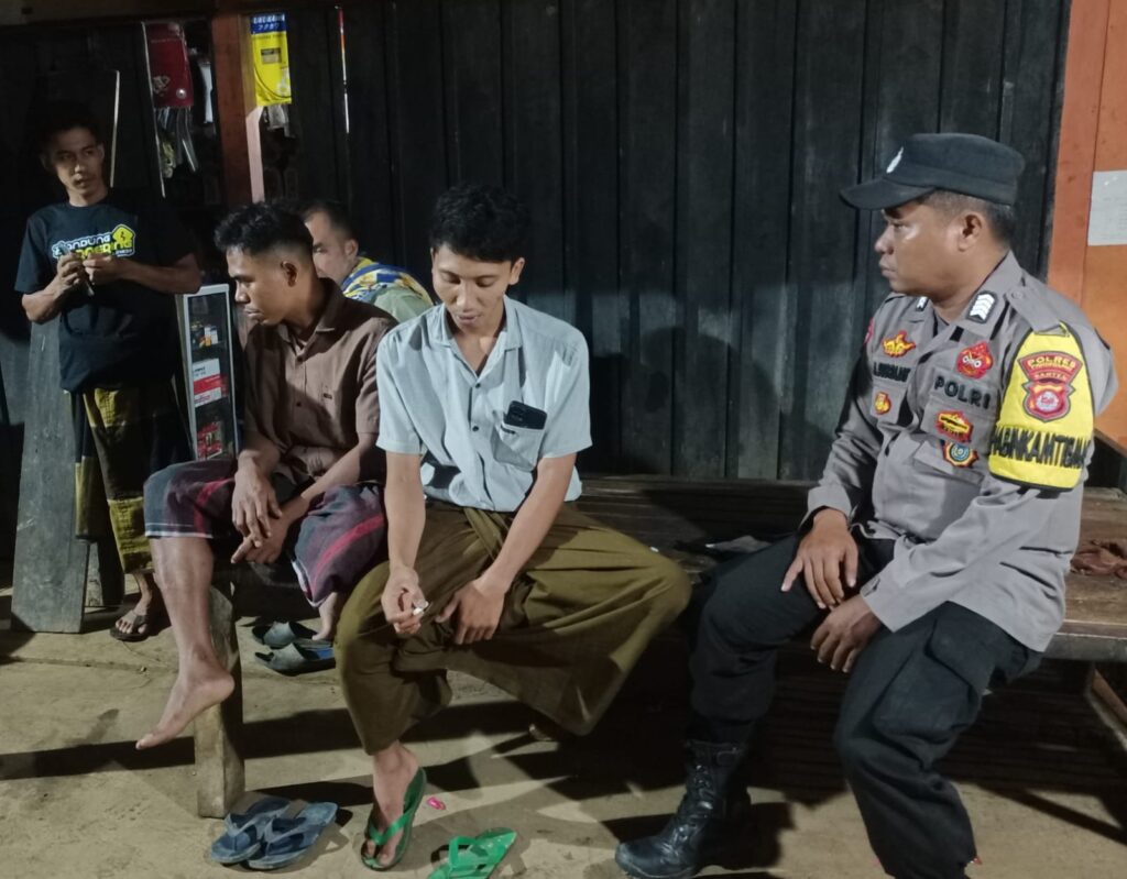 Personil Polsek Cimanggu Patroli di Jam Rawan Antisipasi C3 dan Gangguan Kamtibmas 5 WhatsApp Image 2024 08 12 at 00.26.54