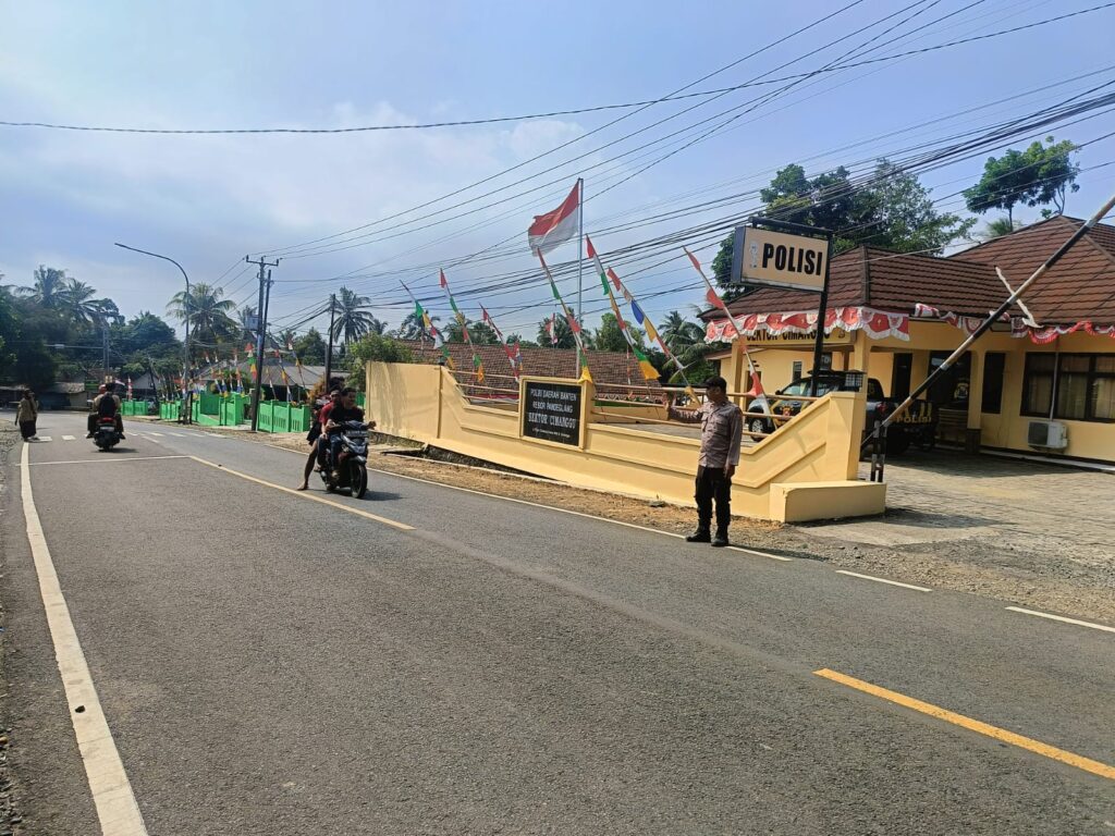Demi Kelancaran dan Kenyamanan Pengguna Jalan Raya, Polsek Cimanggu Rutin Laksanakan Gatur 6 WhatsApp Image 2024 08 12 at 00.28.00