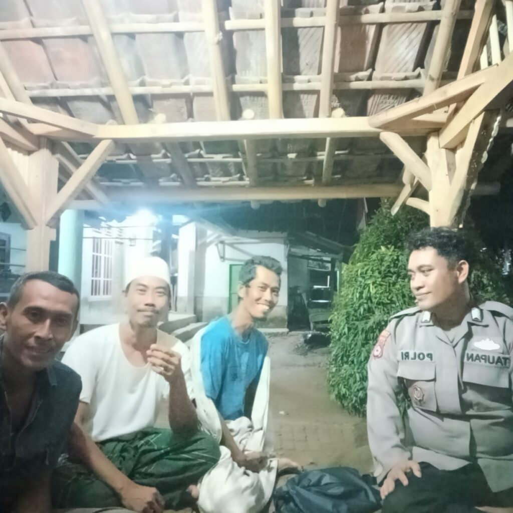 Perkuat Kamtibmas, Polsek Picung Menggelar Patroli Poskamling 7 WhatsApp Image 2024 08 12 at 00.49.31