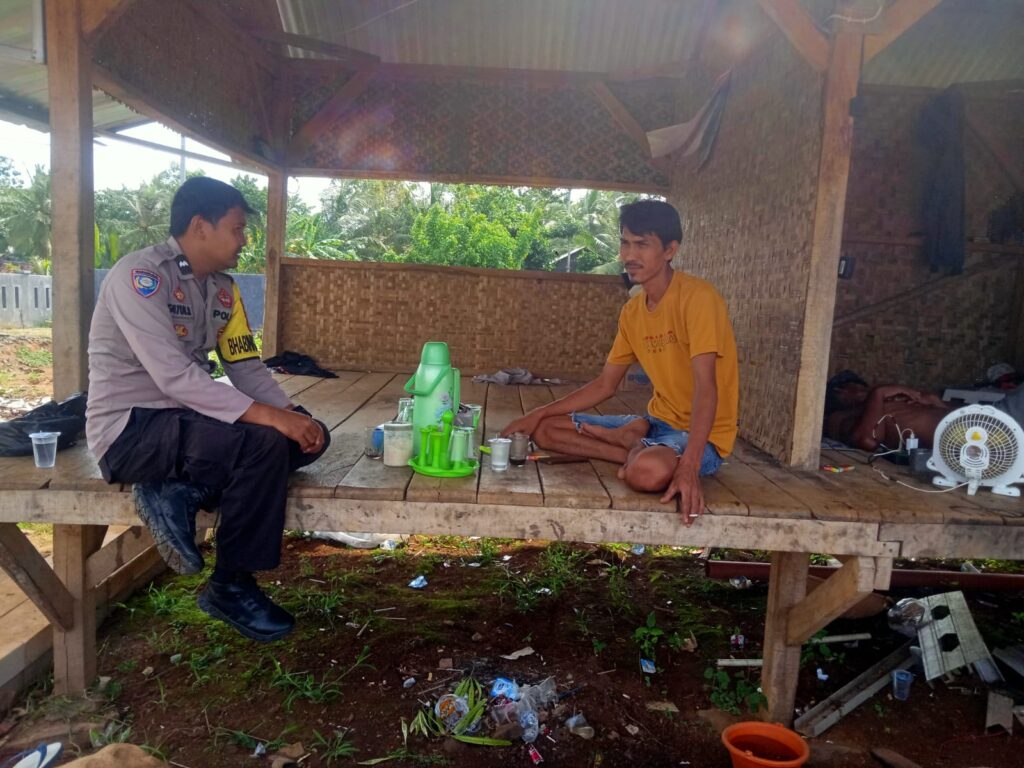 Bhabinkamtibmas Polsek Patia Aipda Fathur Ajak Warga Jaga Kamtibmas 3 WhatsApp Image 2024 08 12 at 05.40.47