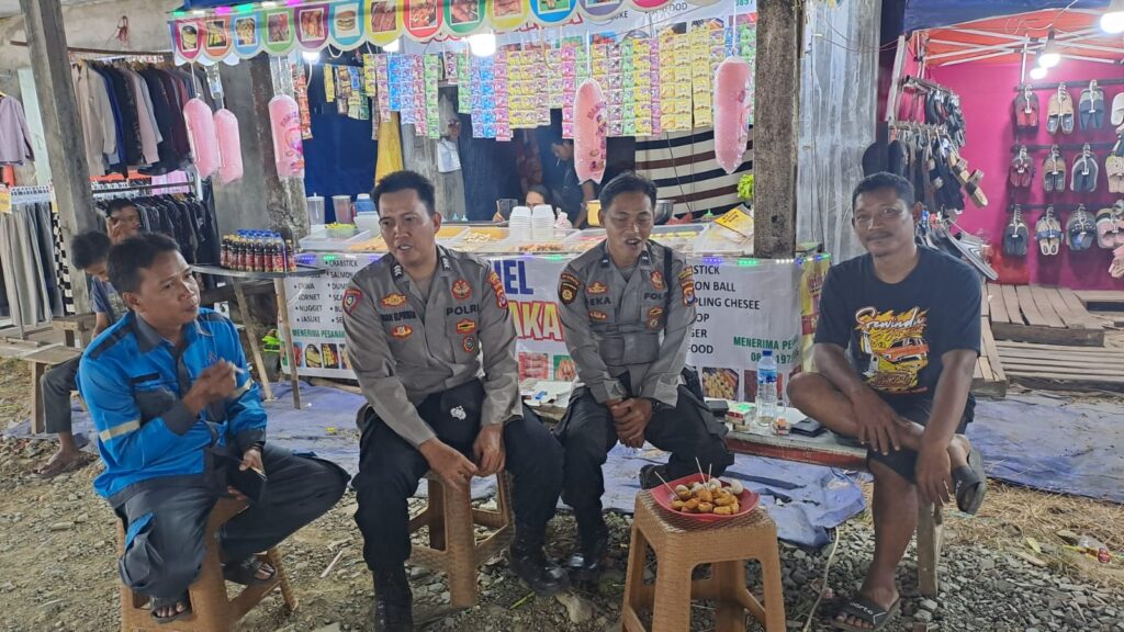Antisipasi anggota Polsek Cikeusik Cegah Gangguan Kamtibmas Malam Hari, Polsek Cikeusik Rutin Laksanakan Patroli 4 WhatsApp Image 2024 08 12 at 06.13.00