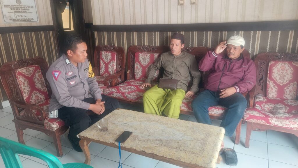 Personil Polsek Carita Bripka Bobi Laksanakan Pelayanan Penerimaan Laporan Masyarakat 10 WhatsApp Image 2024 08 13 at 06.35.40