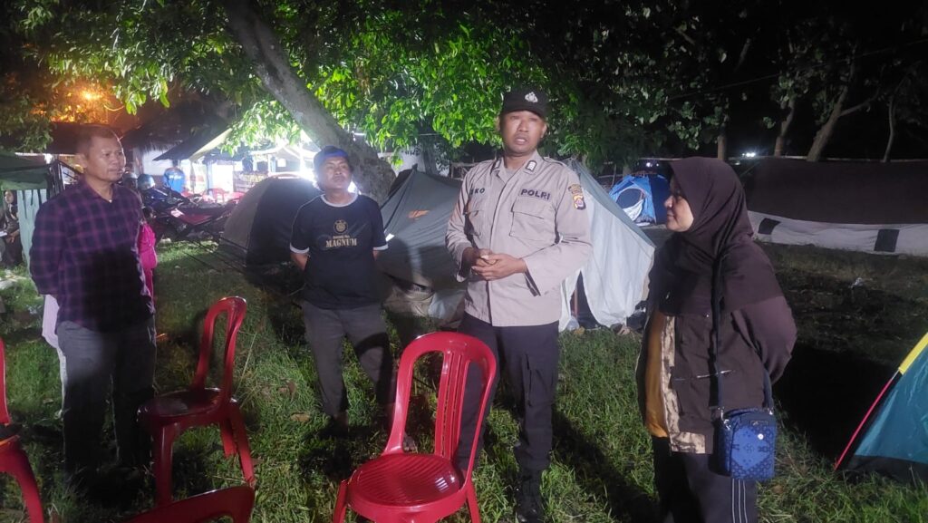 Polsek Carita Memonitoring Kegiatan Camping Pramuka di Pantai Matahari Carita 3 WhatsApp Image 2024 08 13 at 06.43.38