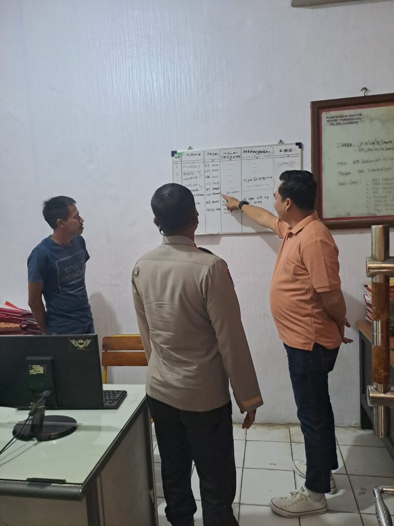 Kapolres Pandeglang Lakukan Sidak ke Mako Polsek Cadasari 3 WhatsApp Image 2024 08 13 at 09.31.08