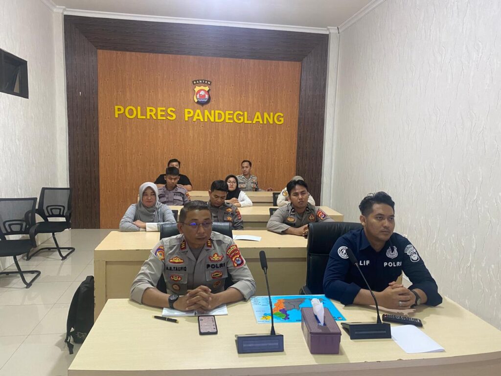 Anggota Humas Polres Pandeglang melaksanakan Vicon di Ruang Vicon Polres Pandeglang 9 WhatsApp Image 2024 08 15 at 10.28.07