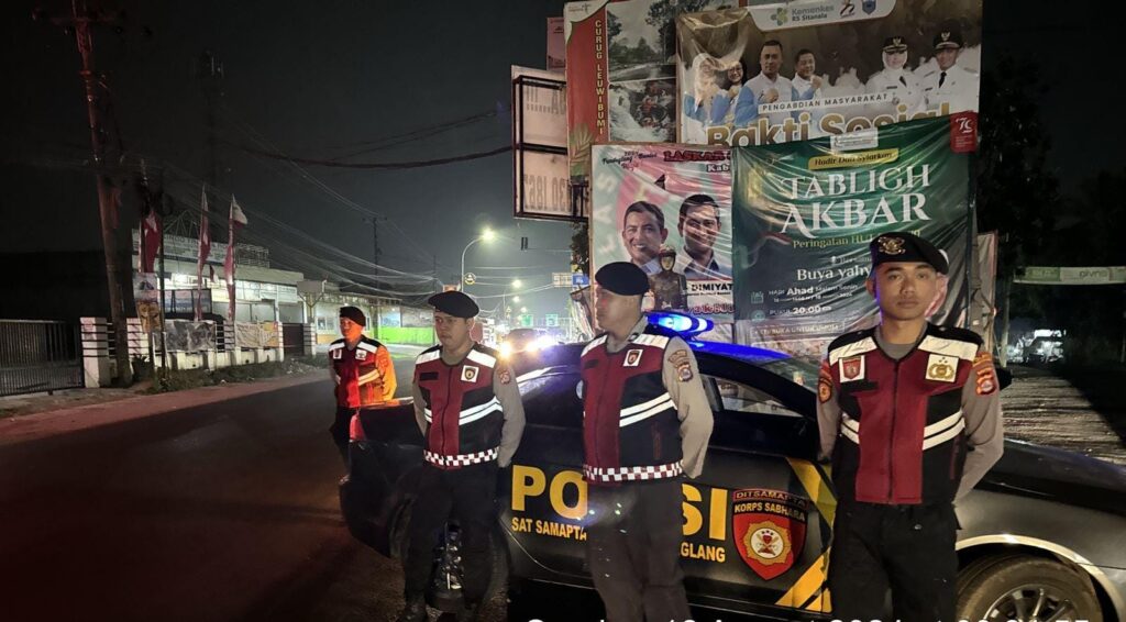 Sat Samapta Polres Pandeglang Gelar Strong Point Malam Hari di Pertigaan Cipacung 10 WhatsApp Image 2024 08 24 at 16.54.43