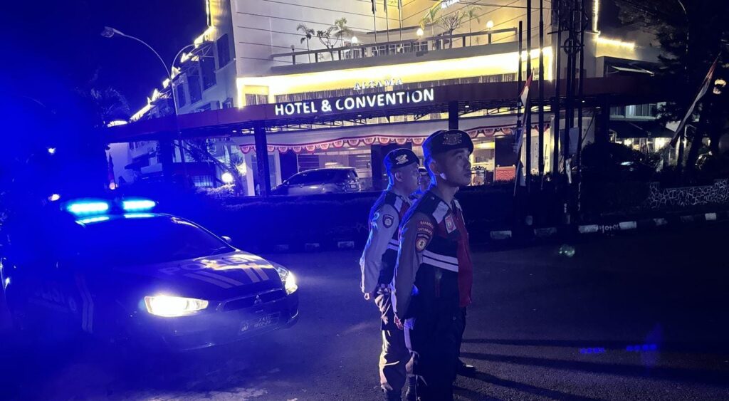 Sat Samapta Polres Pandeglang Gelar Blue Light Patrol di Pertigaan Cigadung Cegah Balap Liar 9 WhatsApp Image 2024 08 24 at 16.54.47