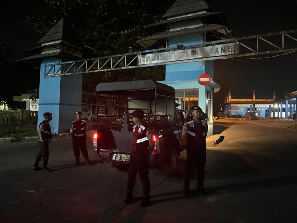 Sat Samapta Polres Pandeglang Gelar Patroli Dialogis Mobile di Tempat Rawan Kriminalitas 3 WhatsApp Image 2024 08 25 at 05.21.12 1