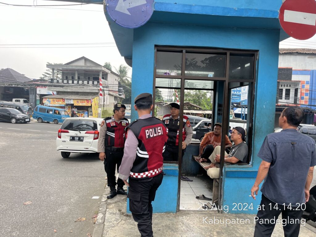 Sat Samapta Polres Pandeglang Himbau Sopir Angkutan Umum di Terminal Kadubanen tentang Keselamatan Penumpang 4 WhatsApp Image 2024 08 25 at 17.14.27 1