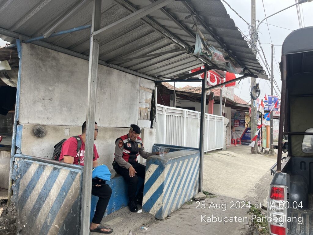 Sat Samapta Polres Pandeglang Sambangi Penumpang di Pos Lantas Cigadung, Himbau Hindari Sasaran Kriminalitas 3 WhatsApp Image 2024 08 25 at 17.14.27