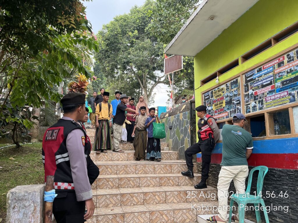Sat Samapta Polres Pandeglang Sambangi Obyek Wisata Pemandian Air Panas Cisolong, Berikan Kenyamanan Pengunjung 5 WhatsApp Image 2024 08 25 at 17.14.28
