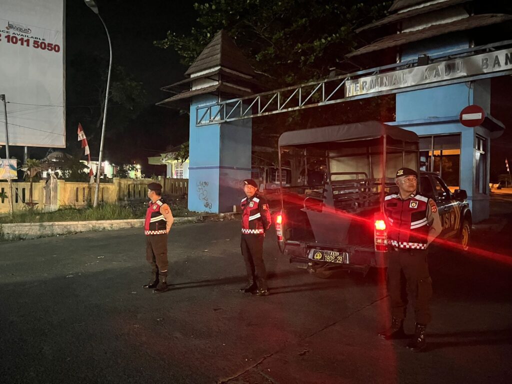 Sat Samapta Polres Pandeglang Gelar Kegiatan Preventif di Terminal Kadubanen untuk Tingkatkan Keamanan 2 WhatsApp Image 2024 08 28 at 05.51.23 1